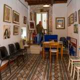 ..., sull�uscio della quale ci accoglie Damiano, introducendoci nel suo piccolo regno di colorata creativit�: "M� heart"
